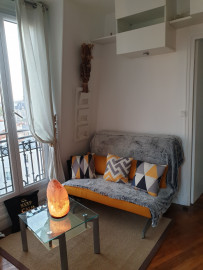 Location
À 10 minutes à pied de Paris - Charmant studio avec vue imprenable sur la Tour Eiffel & les toits de Paris (loyer tout inclus)