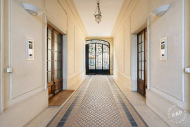 Location
À 10 minutes à pied de Paris - Charmant studio avec vue imprenable sur la Tour Eiffel & les toits de Paris (loyer tout inclus)