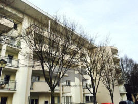 
                                                                                        Location
                                                                                         A louer 1 piece avec parking