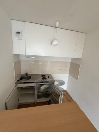 
                                                                                        Location
                                                                                         A LOUER 2 PIECES AVEC PARKING - secteur hopital central - Bonsecours