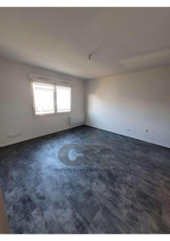 
                                                                                        Location
                                                                                         a louer 2 pieces hopital central