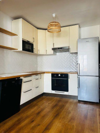 
                                                                                        Location
                                                                                         À louer appartement meublé 42.5m2 Paris 18 Château