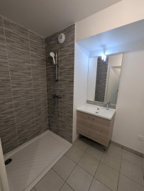 
                                                                                        Location
                                                                                         🏡 À louer – Appartement T2 avec jardin
