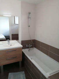 
                                                                                        Location
                                                                                         A louer : Appartement T2 de 44 m2 + terrasse 8m2