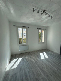 
                                                                                        Location
                                                                                         À louer – Appartement T2/T3 rénové – Marseille 5e