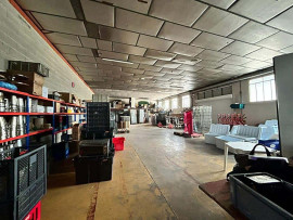 
                                                                                        Location
                                                                                         À Louer – Bâtiment Agroalimentaire de 2 450 m² à L'Isle-sur-la-Sorgue –  Vaucluse (84)