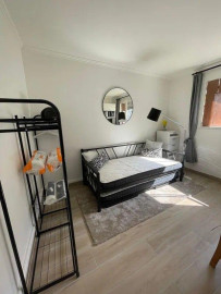 
                                                                                        Colocation
                                                                                         À louer belle chambre meublée 10m² à Saint cloud