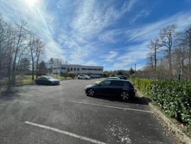 
                                                                                        Location
                                                                                         À Louer – Bureaux de 1 200 m² divisibles à Écuisses –  Saône-et-Loire (71)