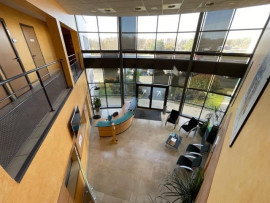 
                                                                                        Location
                                                                                         À Louer – Bureaux de 1 200 m² divisibles à Écuisses –  Saône-et-Loire (71)