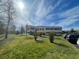 
                                                                                        Location
                                                                                         À Louer – Bureaux de 1 200 m² divisibles à Écuisses –  Saône-et-Loire (71)