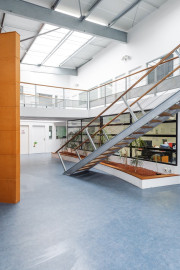 
                                                                                        Location
                                                                                         À louer – Bureaux de 20 à 100 m²  et ateliers de 60 à 330 m² en hôtel d'entreprises à proximité de Nantes – Pays de la Loire (44)