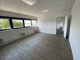 
                                                                                        Location
                                                                                         À louer – Bureaux de 45 à 71 m² et un atelier de 599 m² en hôtel d'entreprises à Nantes – Pays de la