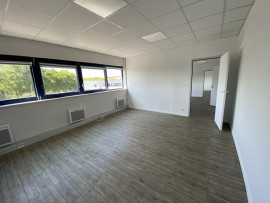 
                                                                                        Location
                                                                                         À louer – Bureaux de 45 à 71 m² et un atelier de 599 m² en hôtel d'entreprises à Nantes – Pays de la Loire (44)