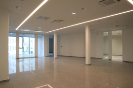 
                                                                                        Location
                                                                                         À louer – Bureaux et coworking au sein d'un espace dédié aux métiers de la mode responsable à Nantes – Loire Atlantique (44)