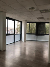 
                                                                                        Location
                                                                                         À louer – bureaux non divisibles de 230 m² à Avignon