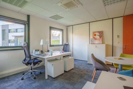 
                                                                                        Location
                                                                                         À louer – Bureaux privatifs de 13 à 22 m² et postes en coworking dans le quartier Euronantes de Nant