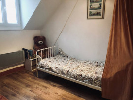 Location
À LOUER – Charmant appartement de style parisien de 70 m², soigneusement meublé. (loyer tout inclus)