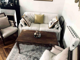 Location
À LOUER – Charmant appartement de style parisien de 70 m², soigneusement meublé. (loyer tout inclus)