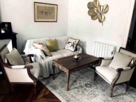 Location
À LOUER – Charmant appartement de style parisien de 70 m², soigneusement meublé. (loyer tout inclus)