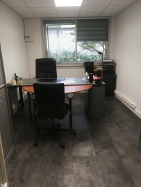 
                                                                                        Location
                                                                                         À louer - Entrepôt de 8 500 m² à Orange