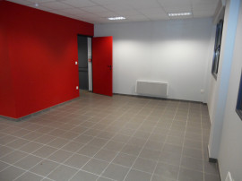 
                                                                                        Location
                                                                                         À Louer – Entrepôt industriel de 4 666 m² en zone portuaire à Calais (62)