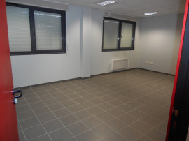 
                                                                                        Location
                                                                                         À Louer – Entrepôt industriel de 4 666 m² en zone portuaire à Calais (62)