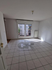 
                                                                                        Location
                                                                                         A LOUER F2 avec box en sous-sol