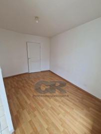 
                                                                                        Location
                                                                                         A LOUER F2 avec box en sous-sol