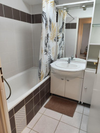 
                                                                                        Location
                                                                                         à Louer Joli Appartement meublé!