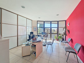 
                                                                                        Location
                                                                                         A louer local proffessionnel Piolenc 190m2