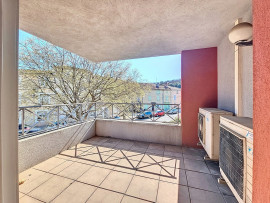 
                                                                                        Location
                                                                                         A louer local proffessionnel Piolenc 190m2