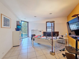 
                                                                                        Location
                                                                                         A louer local proffessionnel Piolenc 190m2