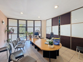 
                                                                                        Location
                                                                                         A louer local proffessionnel Piolenc 190m2