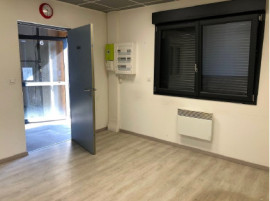 
                                                                                        Location
                                                                                         À louer – locaux d'activité de 300 m² à Setques