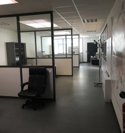 
                                                                                        Location
                                                                                         À louer - locaux d'activité de 500 m² à Longuenesse