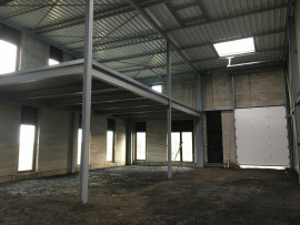 
                                                                                        Location
                                                                                         À louer - locaux d'activités non divisibles de 302 m² à Cappelle-en-Pévèle à proximité de Lille (59)