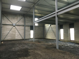 
                                                                                        Location
                                                                                         À louer – locaux d'activités non divisibles de 302 m² à Cappelle-en-Pévèle à proximité de Lille (59)