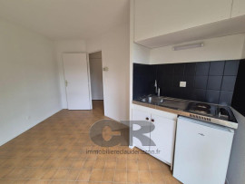 
                                                                                        Location
                                                                                         A LOUER - STUDIO - DEVANT LES PONTS