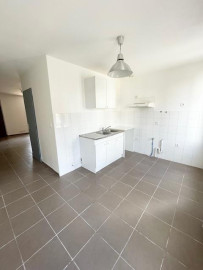 
                                                                                        Location
                                                                                         A LOUER T3 DUPLEX / BONNEFOY-ROSERAIE