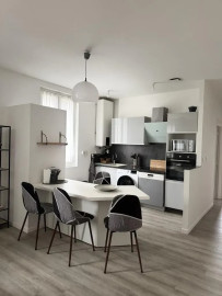 
                                                                                        Location
                                                                                         A ppartement T3 BIS MEUBLE Rénové en colocation