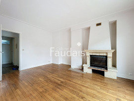 Location
                                                                                 A proximité des commerces et transports