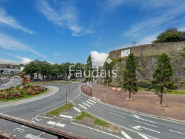 Location
                                                                                 A proximité des commerces et transports