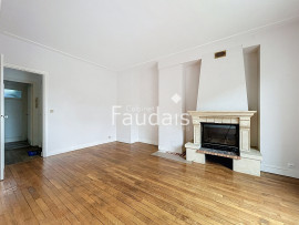 
                                                                                        Location
                                                                                          A proximité des commerces et transports