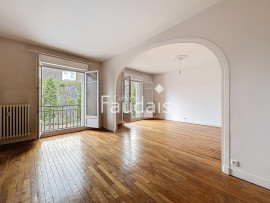 
                                                                                        Location
                                                                                          A proximité des commerces et transports