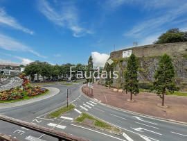 
                                                                                        Location
                                                                                          A proximité des commerces et transports