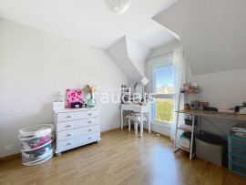 
                                                                                        Vente
                                                                                         A SAINT-LÔ, Maison de 98 m2 rénové avec soin proche des comm