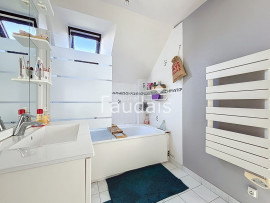 
                                                                                        Vente
                                                                                         A SAINT-LÔ, Maison de 98 m2 rénové avec soin proche des comm