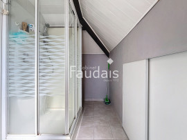 
                                                                                        Vente
                                                                                         A SAINT-LÔ, Maison de 98 m2 rénové avec soin proche des comm