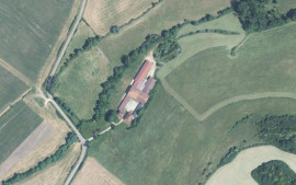 
                                                                                        Vente
                                                                                         À vendre - Ancien corps de ferme du XVIIIe siècle de 4 500 m² à reconvertir en hébergement touristique à Vittel - Vosges (88)