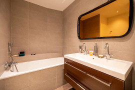 
                                                                                        Vente
                                                                                         À VENDRE - APPARTEMENT 6P 167M² - NICE CARABACEL